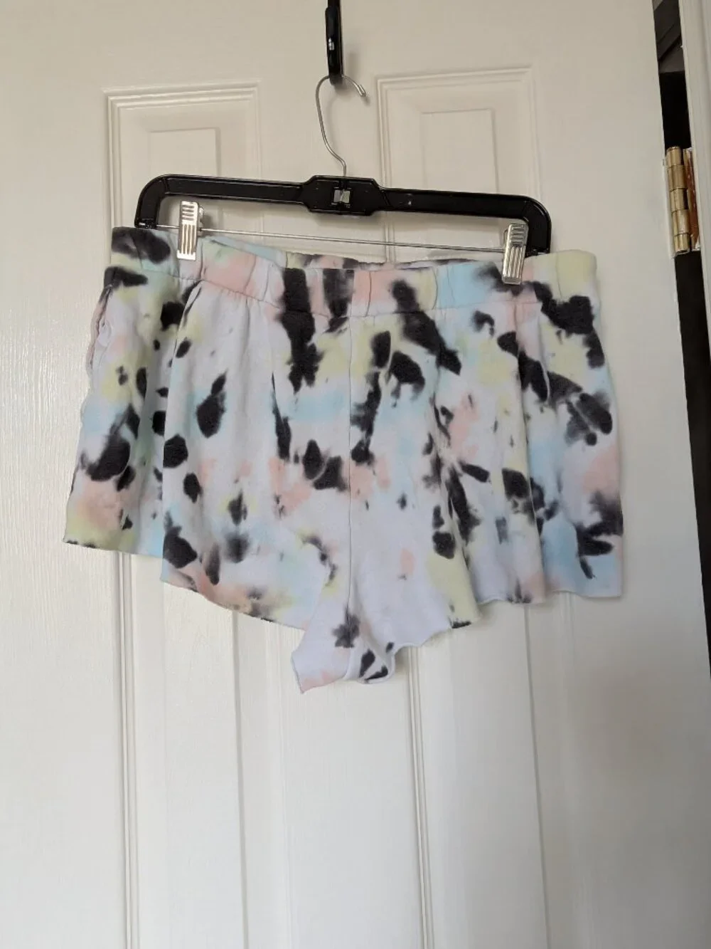 Colsie Tie-Dye Lounge Shorts Set | Top Medium, Bottoms Large - Picture 5 of 8